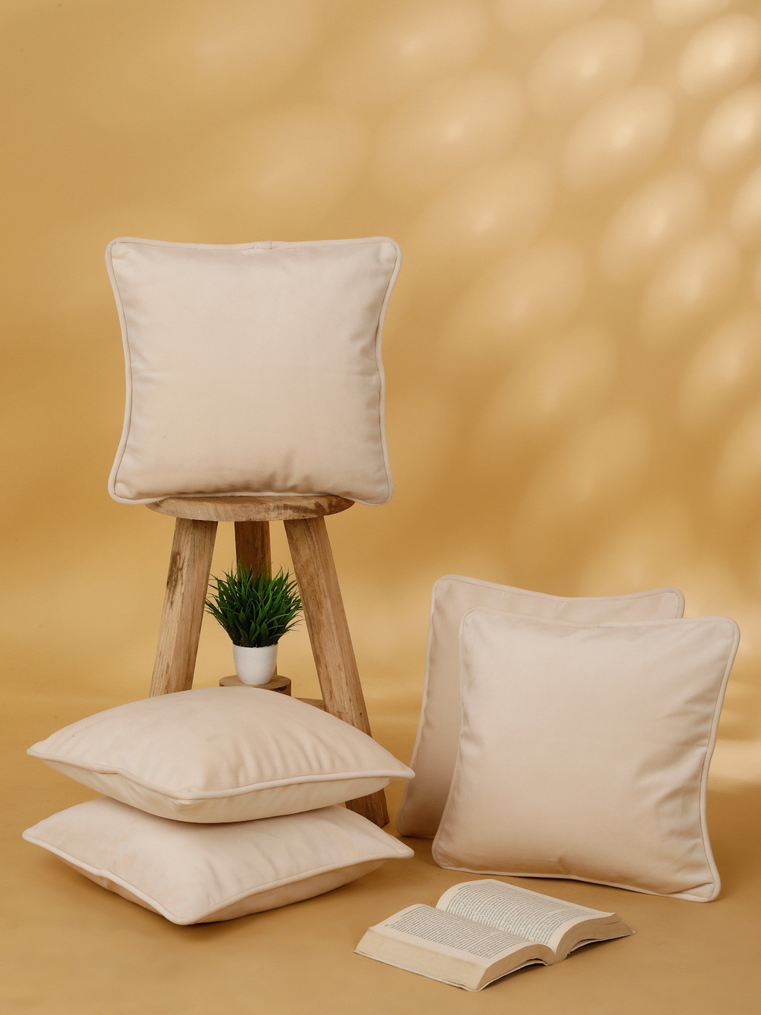 

ROSARA HOME Cream-Coloured Set of 5 Velvet Square Cushion Covers