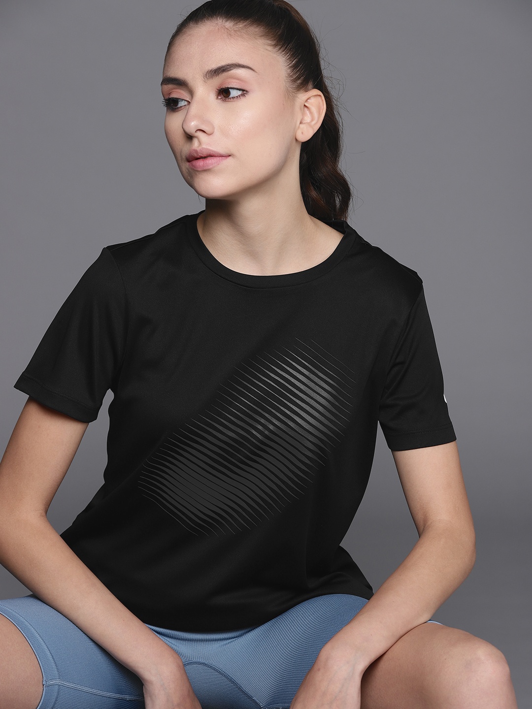 

ASICS Women Black Striped Running T-shirt