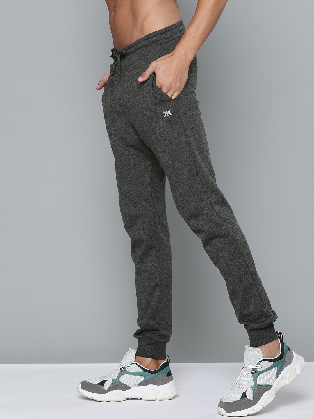 

Kook N Keech Men Charcoal Solid Regular Fit Joggers