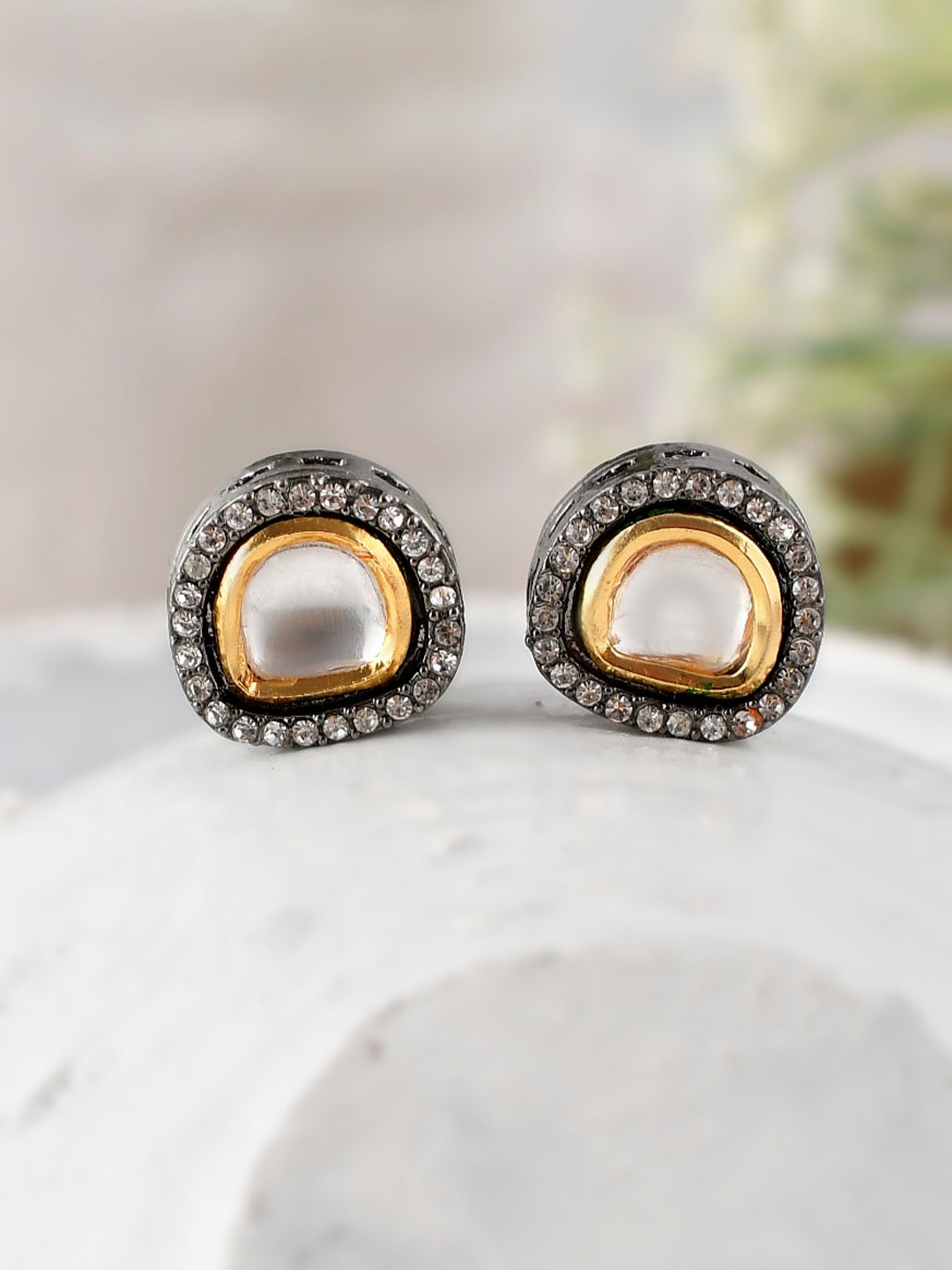 

Fabstreet Gunmetal-Toned & Silver-Toned Circular Kundan Studs Earrings, Metallic
