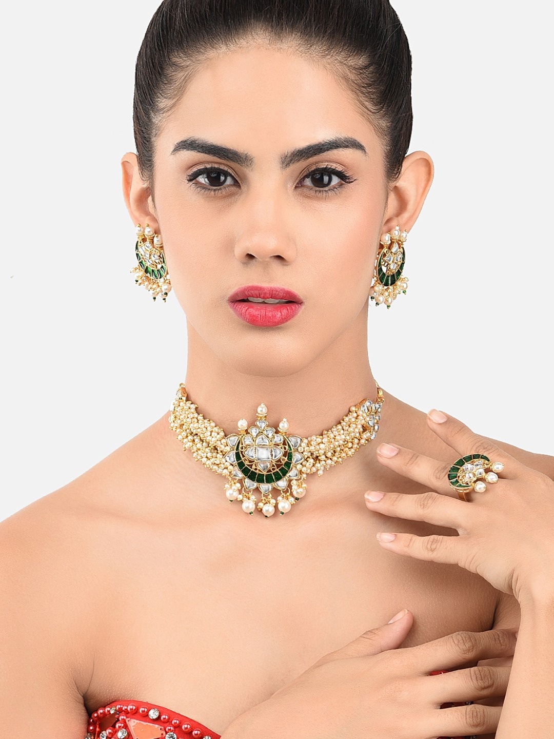 

Zaveri Pearls Gold-Plated Green & White Kundan-Studded & Pearl Beaded Jewellery Set