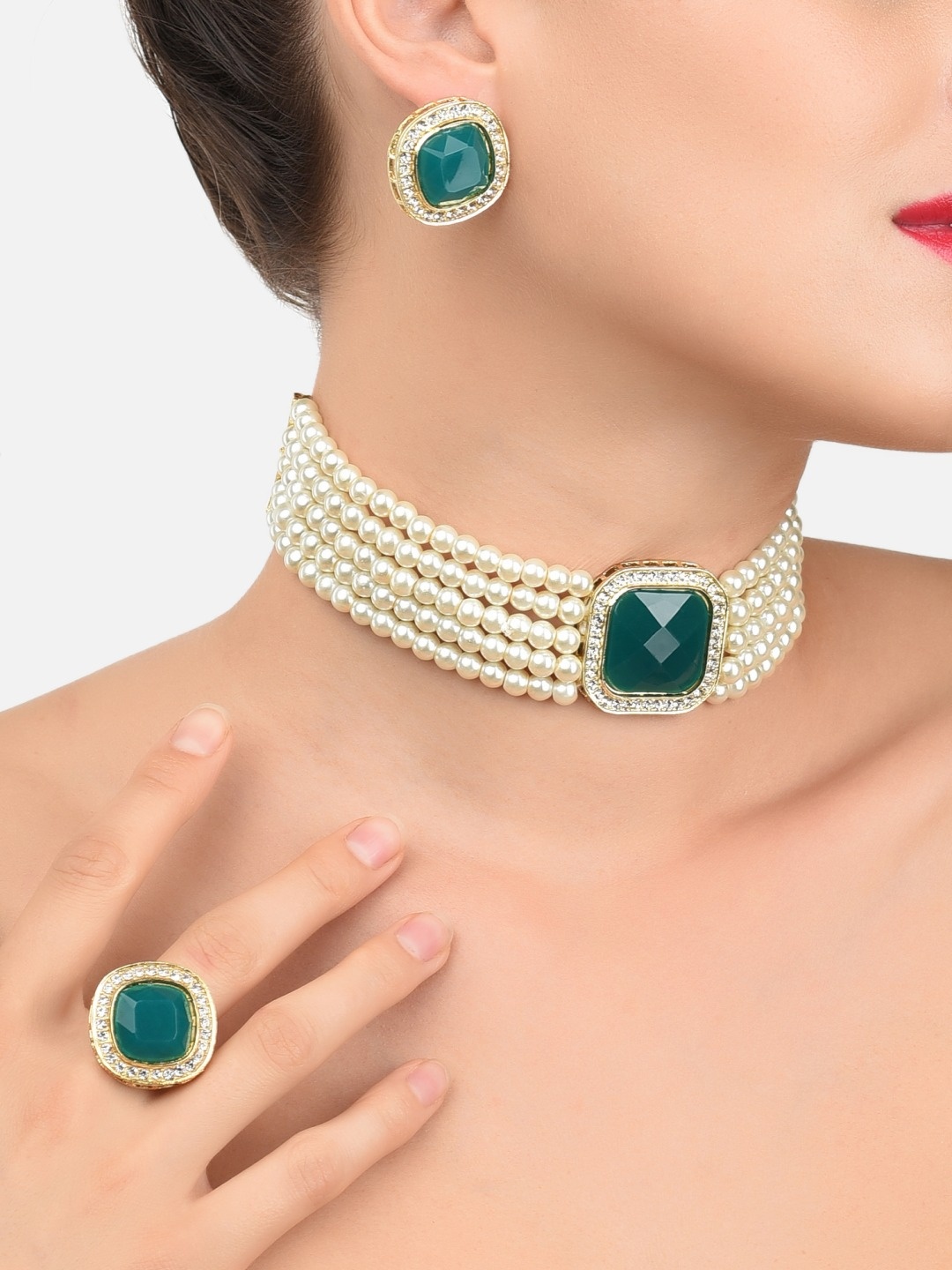 

Zaveri Pearls Gold-Plated & Green Stone-Studded & Pearls Beaded Jewellery Set