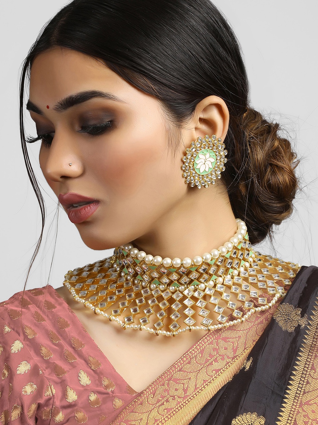 

KARATCART Gold-Toned & Lime Green Gold Plated Kundan-Studded Jewellery Set