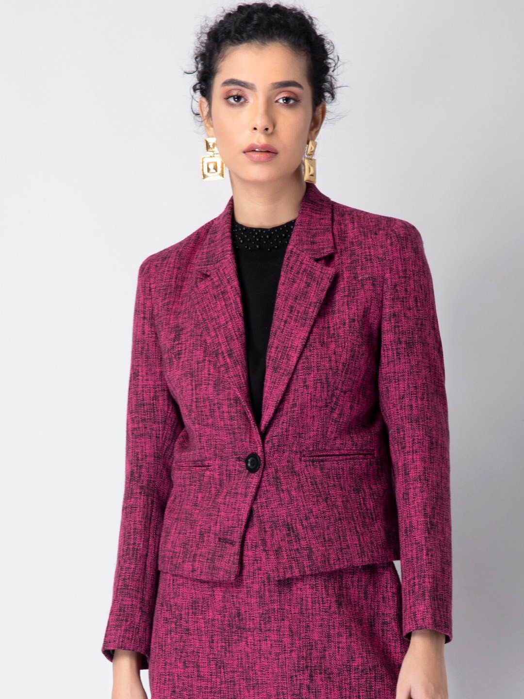 

FabAlley Women Pink & Black Self-Design Single-Breasted Crop-Length Blazer