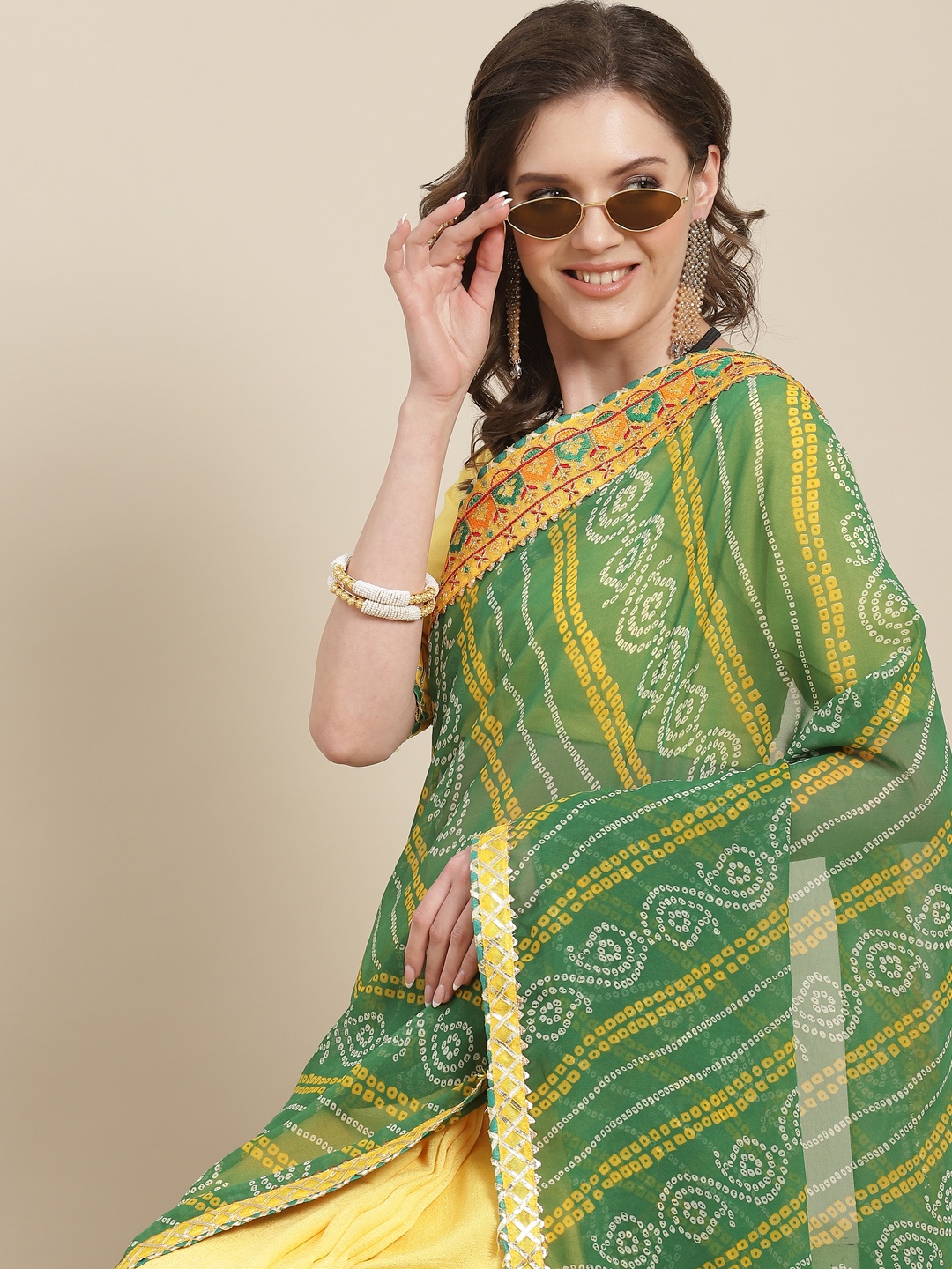 

SERONA FABRICS Green & Yellow Bandhani Embroidered Half and Half Bandhani Saree