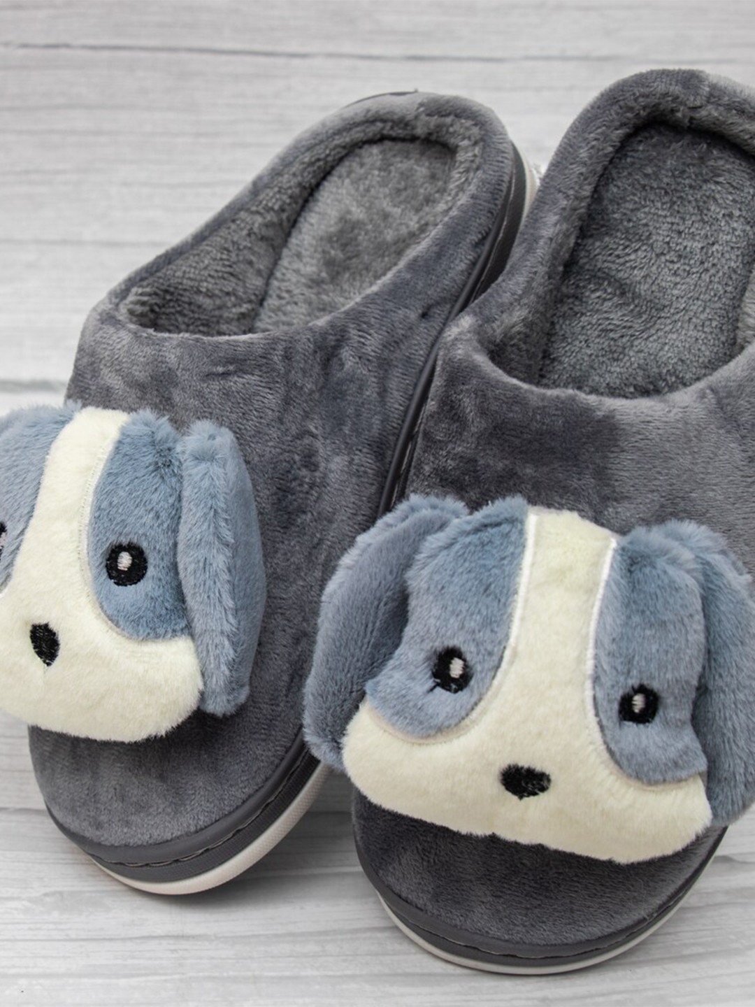

Brauch Women Grey & White Room Slippers