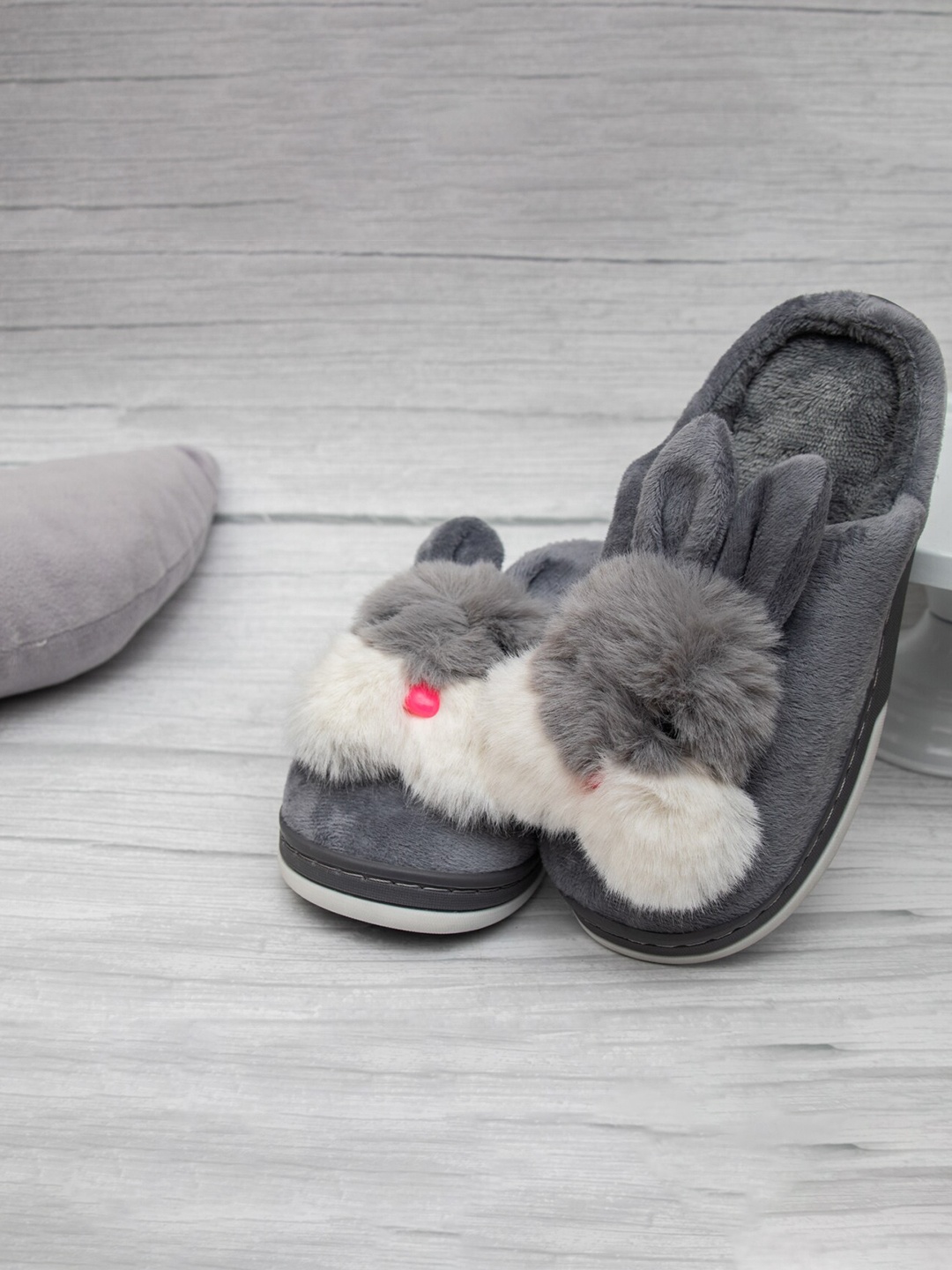 

Brauch Women Grey & White Embellished Room Slippers