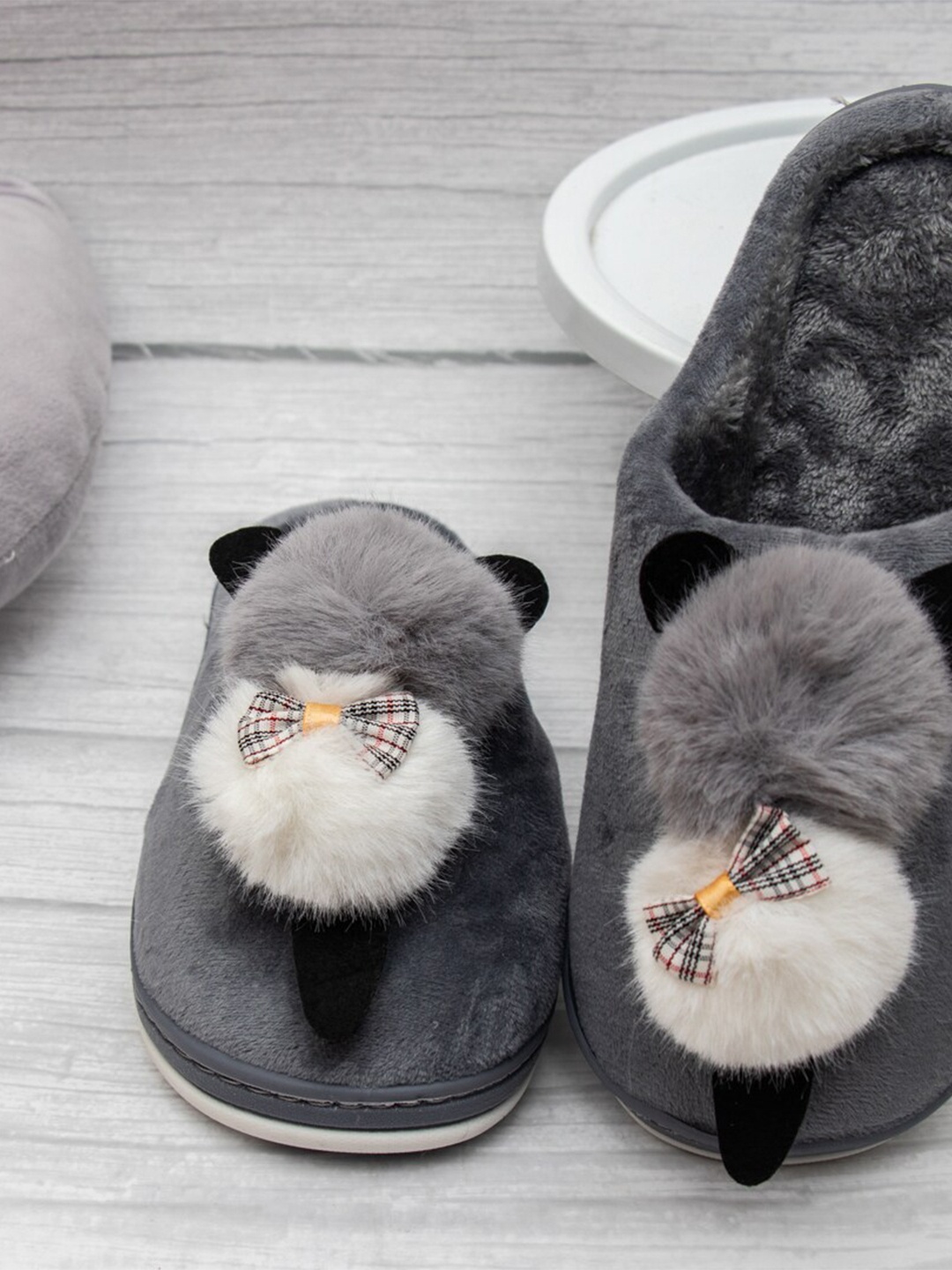 

Brauch Women Grey & White Bow Kitty Winter-G Room Slippers