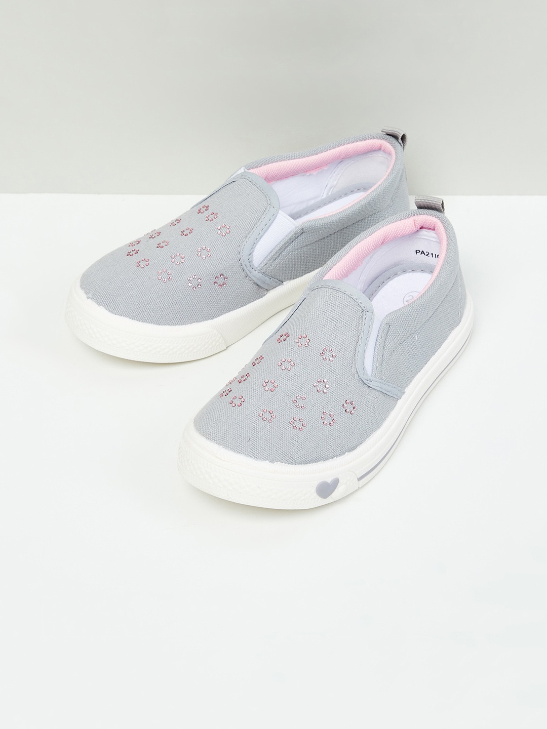 

max Girls Grey Striped Sneakers