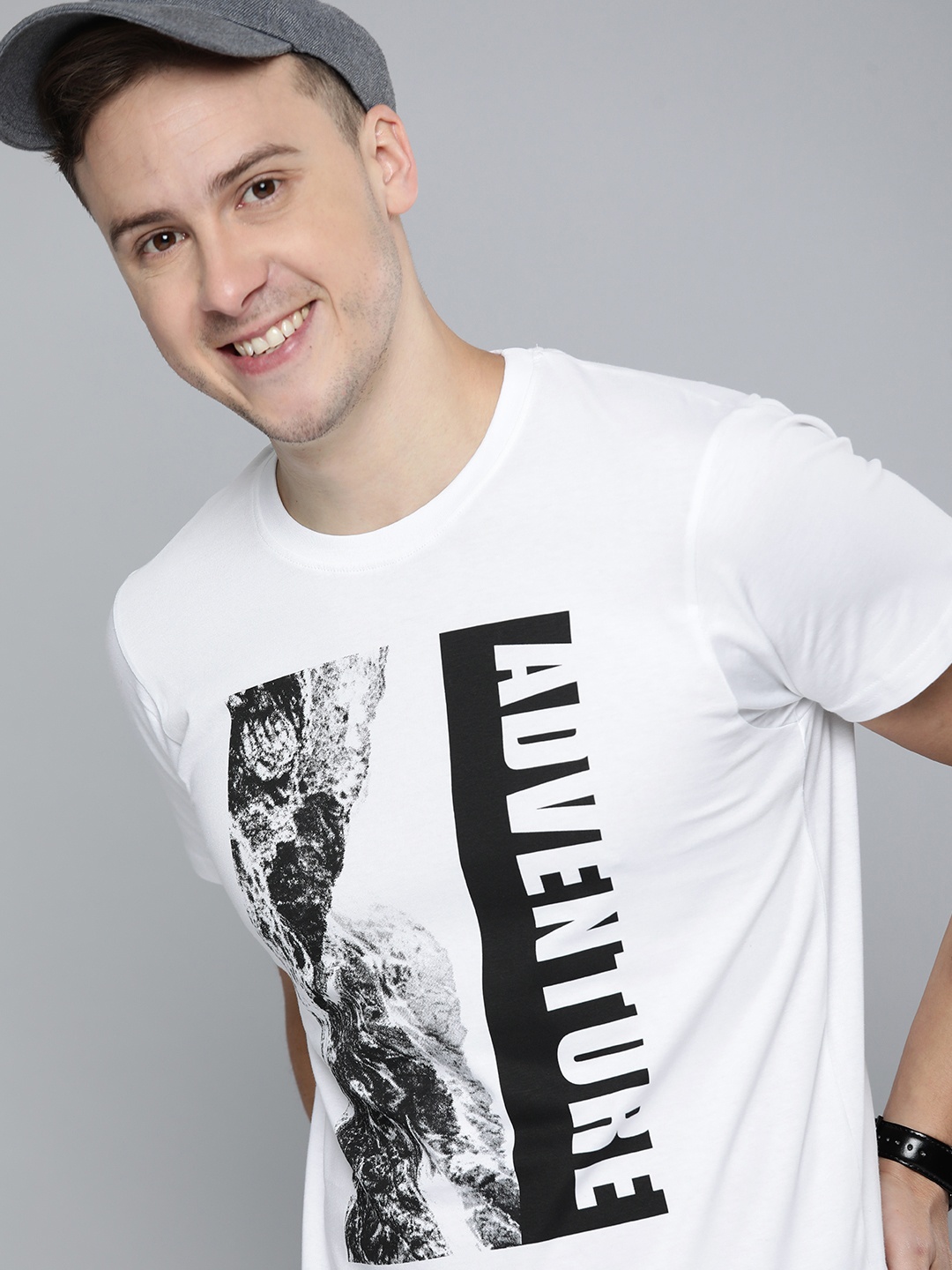 

HERE&NOW Men White Graphic Printed Round Neck Pure Cotton T-shirt