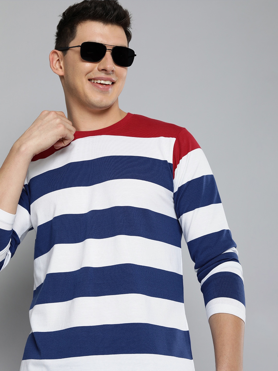 

HERE&NOW Men Navy Blue & White Striped T-shirt