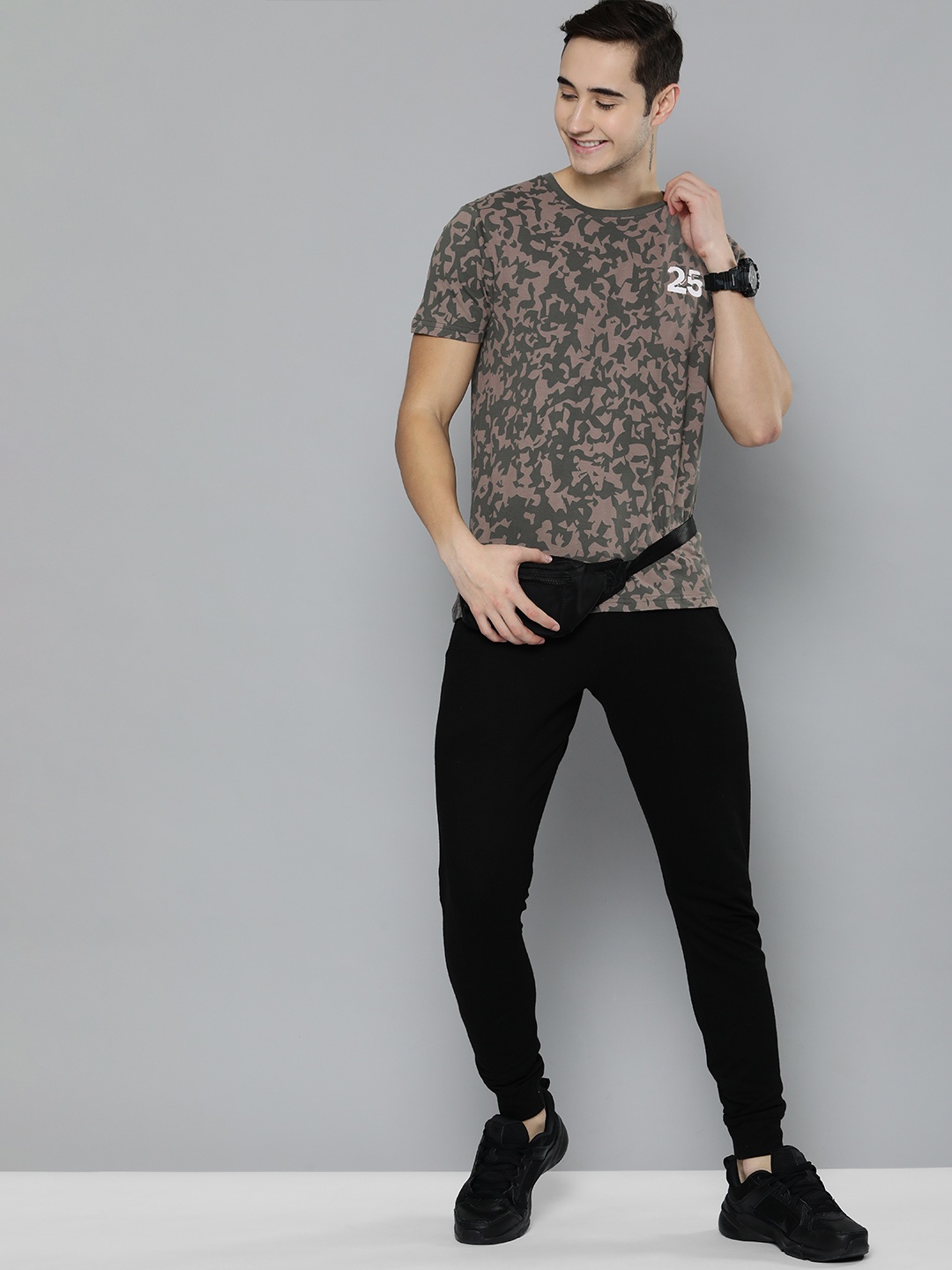 

HERE&NOW Men Charcoal Grey Camouflage Printed Pure Cotton T-shirt