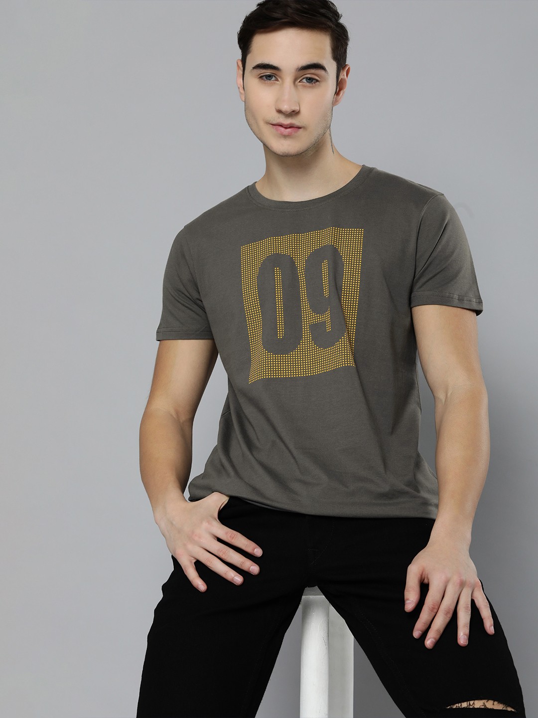 

HERE&NOW Men Charcoal Grey Melange Typography Printed T-shirt