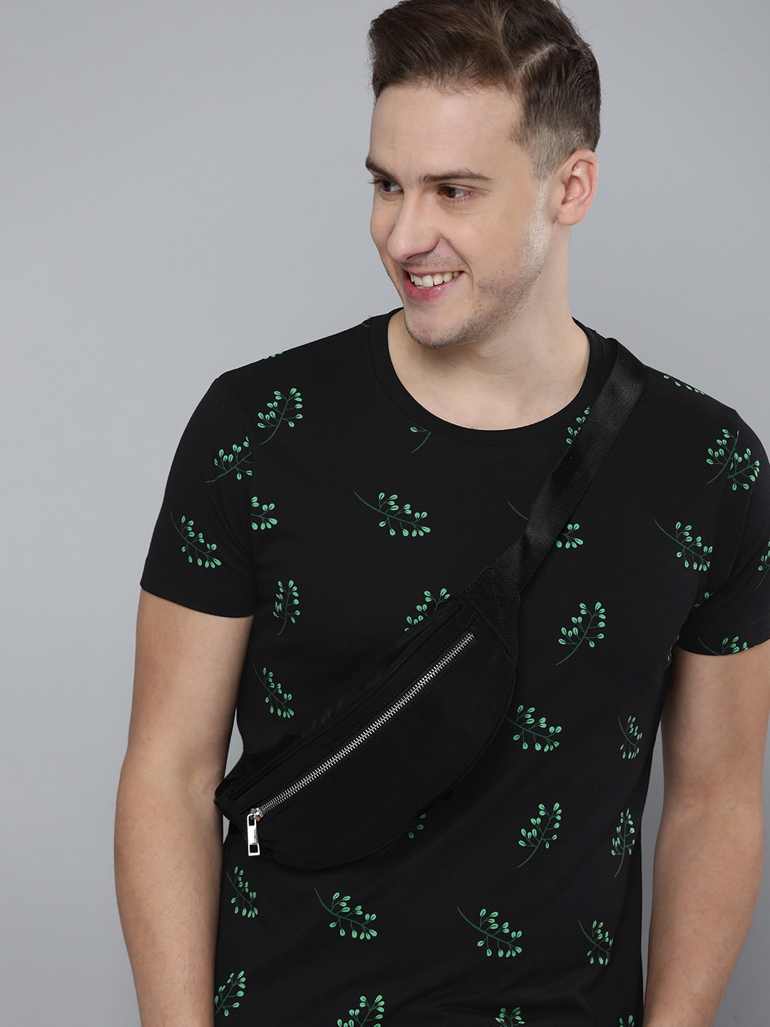 

HERE&NOW Men Black & Green Printed Pure Cotton T-shirt