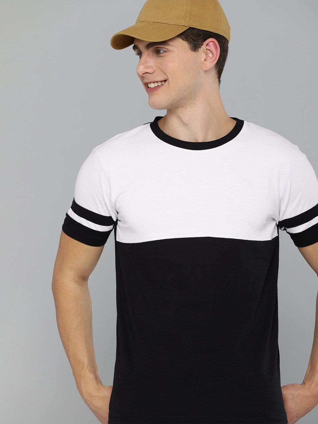

HERE&NOW Men Black & White Colourblocked Pure Cotton T-shirt