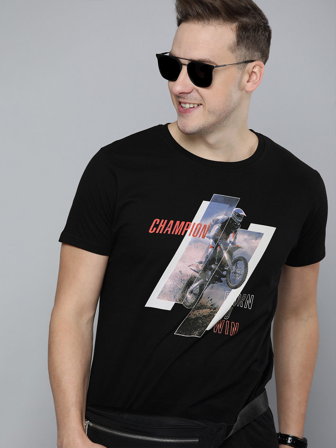 

HERE&NOW Men Black Graphic Printed Round Neck Pure Cotton T-shirt