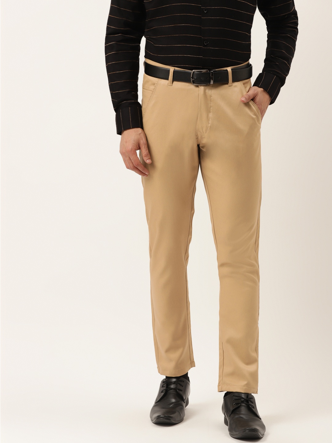 

JAINISH Men Beige Solid Pure Cotton Smart Tapered Fit Easy Wash Trousers