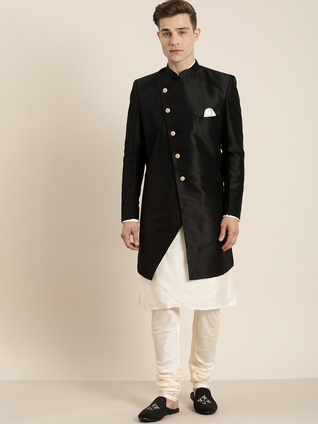 

VASTRAMAY Men Black & Cream-Coloured Solid Angrakha Kurta Sherwani Set