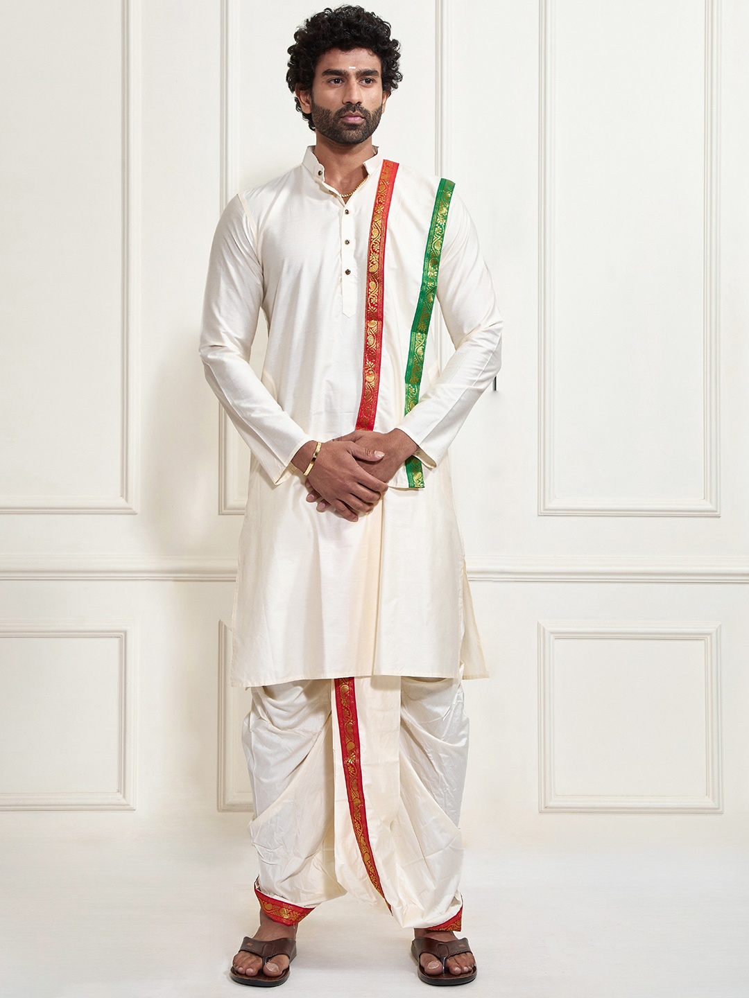 

VASTRAMAY Men Cream-Coloured Kurta with Dhoti Pants & With Dupatta