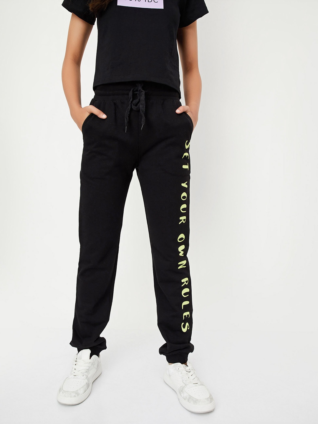 

max Girls Black Solid Pure Cotton Joggers