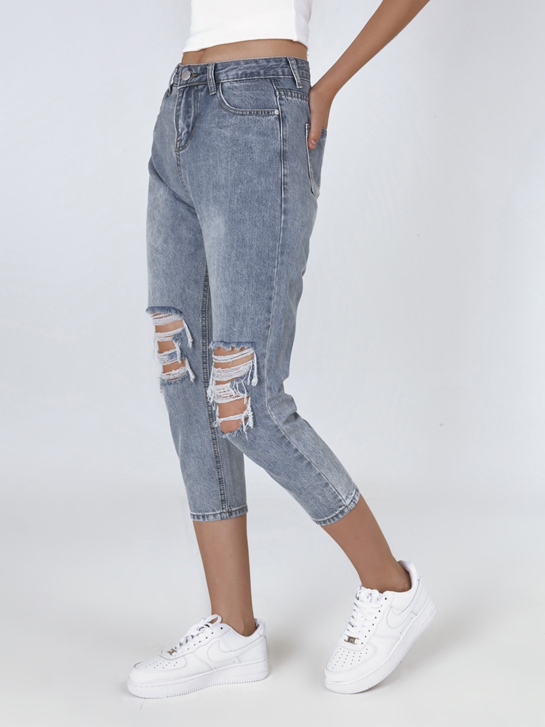 

URBANIC Women Blue Cotton Mildly Distressed Light Fade Cropped Mom Jeans