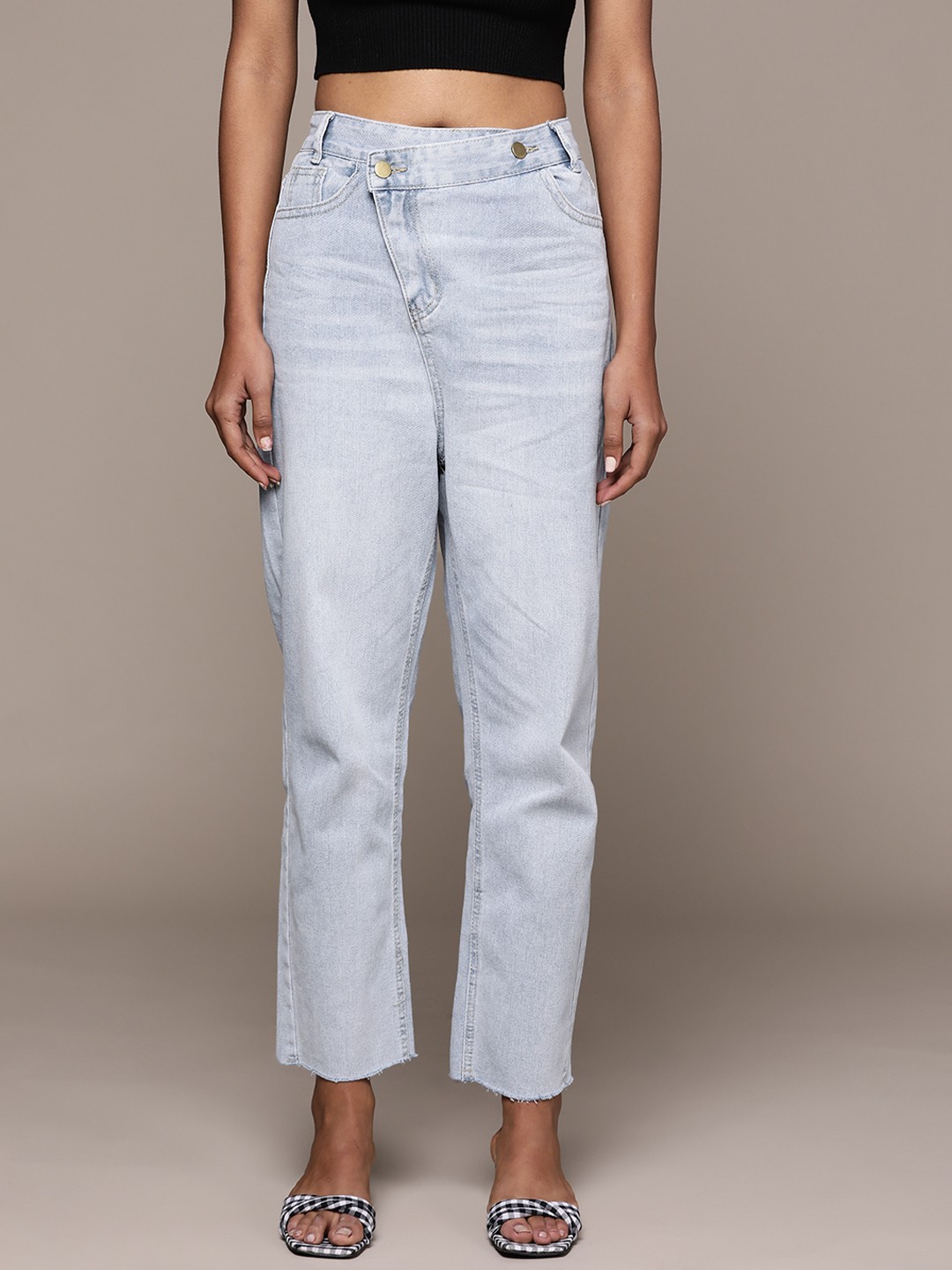 

URBANIC Women Blue Light Fade Simplicity Straight Leg Jeans