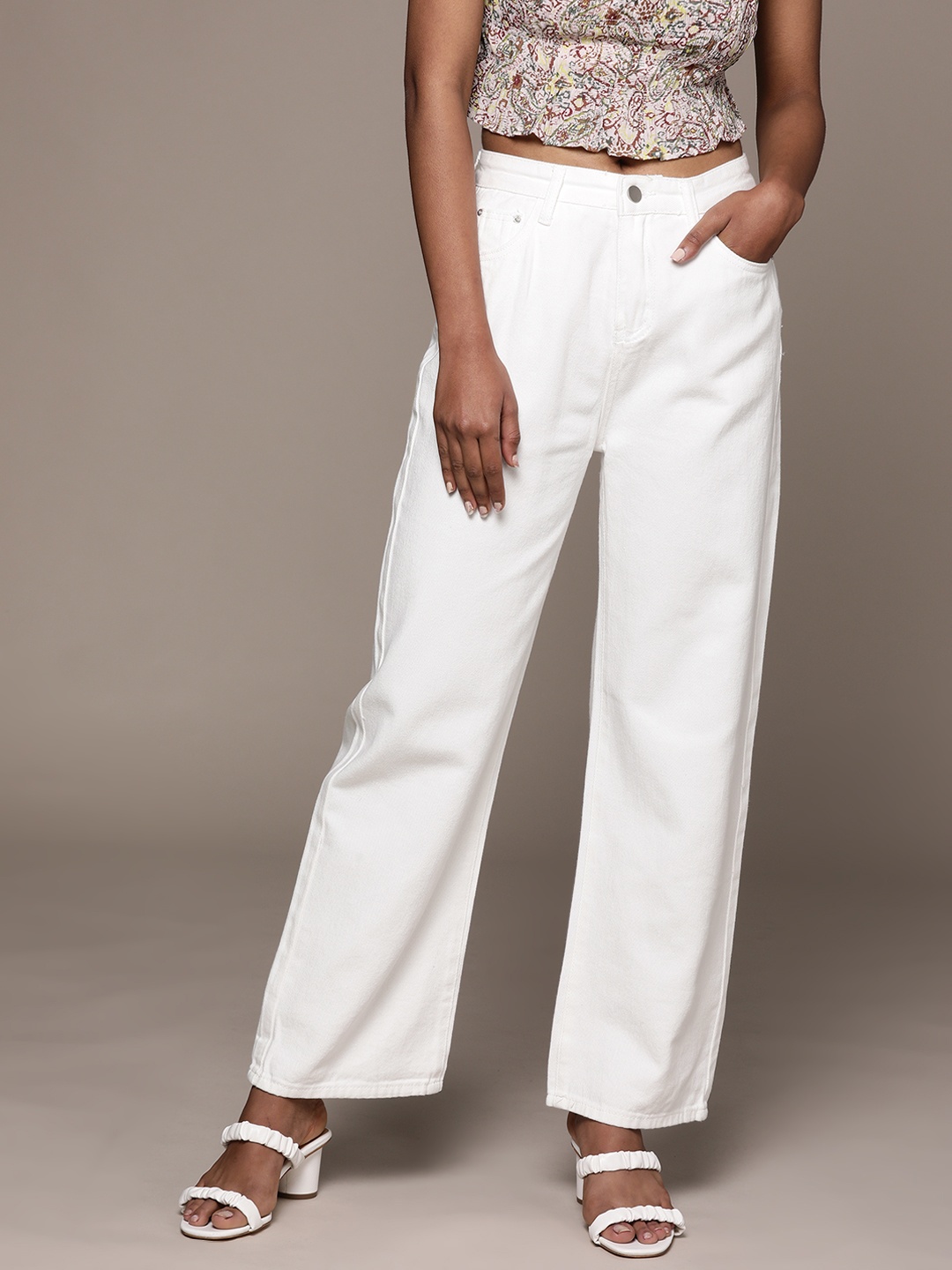 

URBANIC Women White Simplicity Straight Leg Jeans