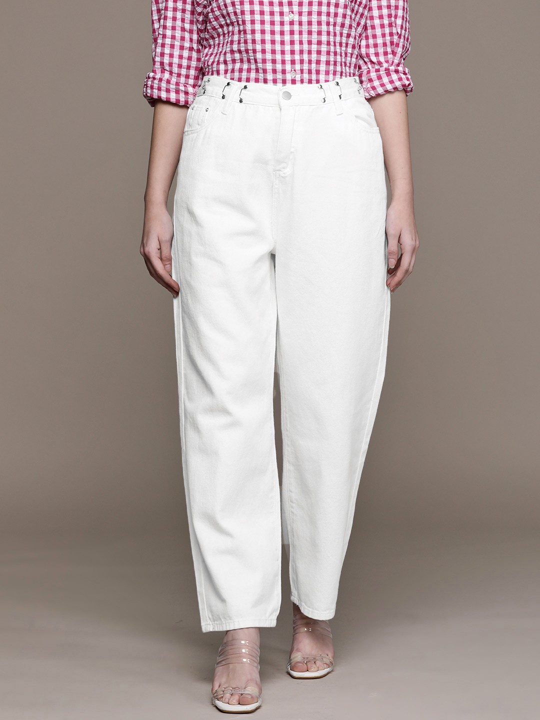 

URBANIC Women White Straight Fit Stretchable Jeans