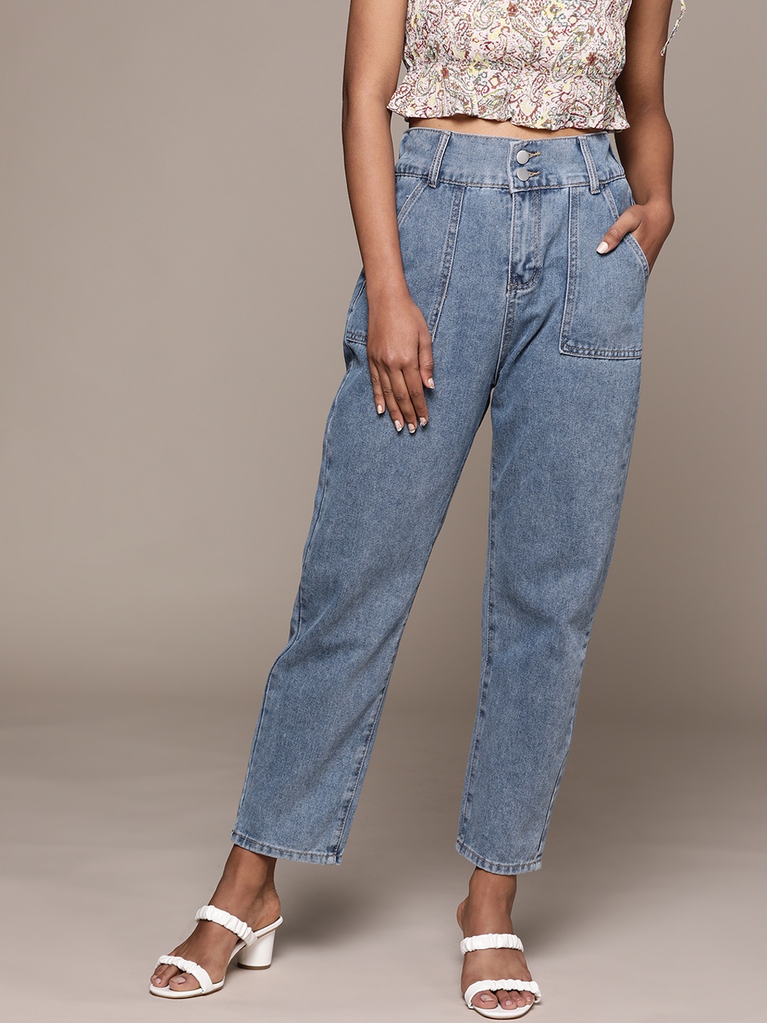 

URBANIC Women Blue Light Fade Simplicity Jeans