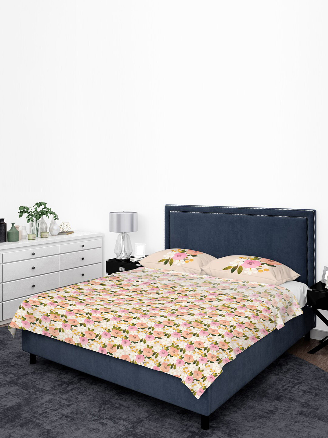 

happywagon Peach-Coloured & Pink Floral 300 TC Cotton Queen Bedsheet with 2 Pillow Covers