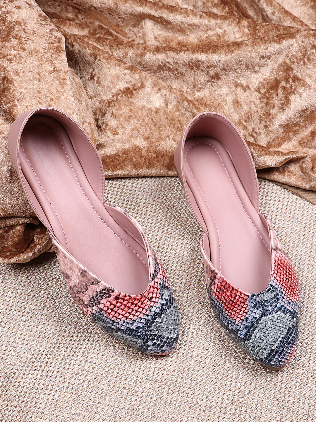 

Shoetopia Girls Pink Printed Open Toe Flats with Laser Cuts