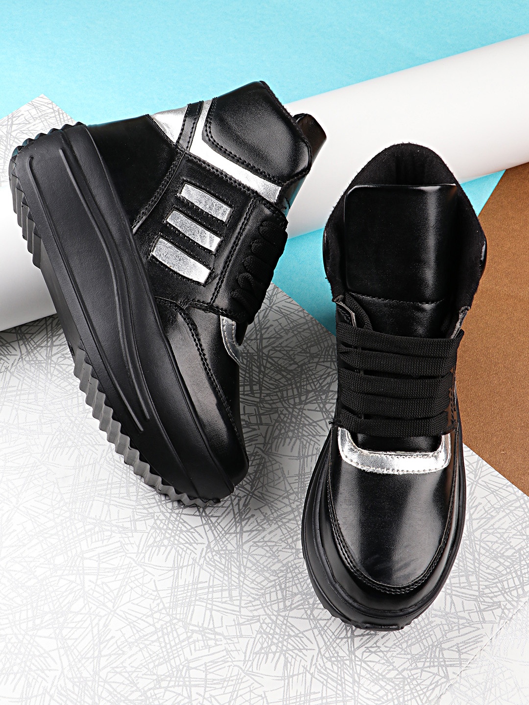 

Shoetopia Girls Black & Silver-Toned High-Top Flatform Heeled Boots