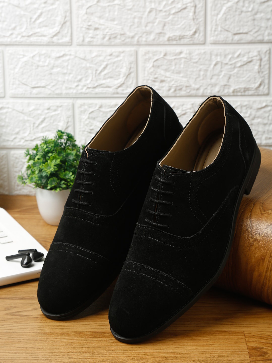 

MONKS & KNIGHTS Men Black Suede Leather Oxfords