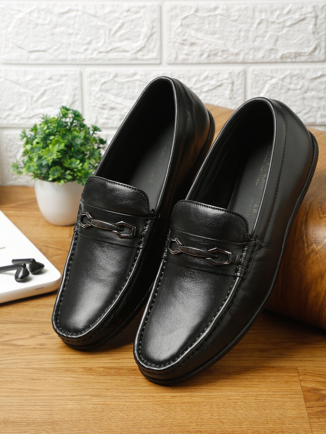 

MONKS & KNIGHTS Men Black Leather Driving Shoes