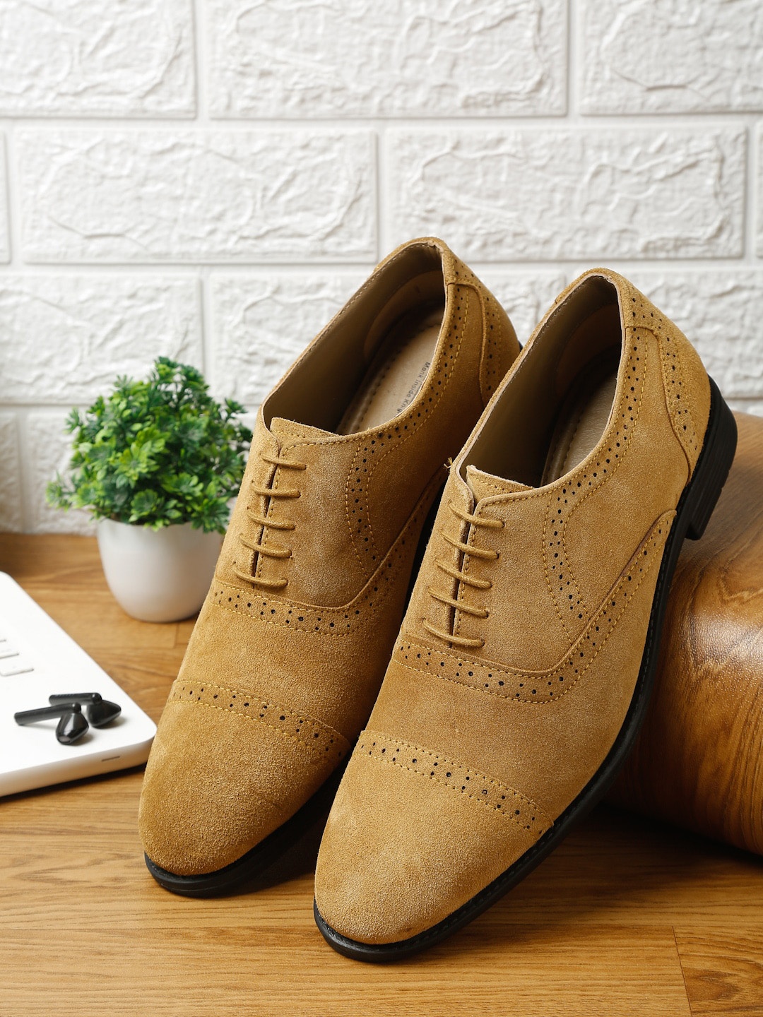 

MONKS & KNIGHTS Men Beige Suede Oxfords