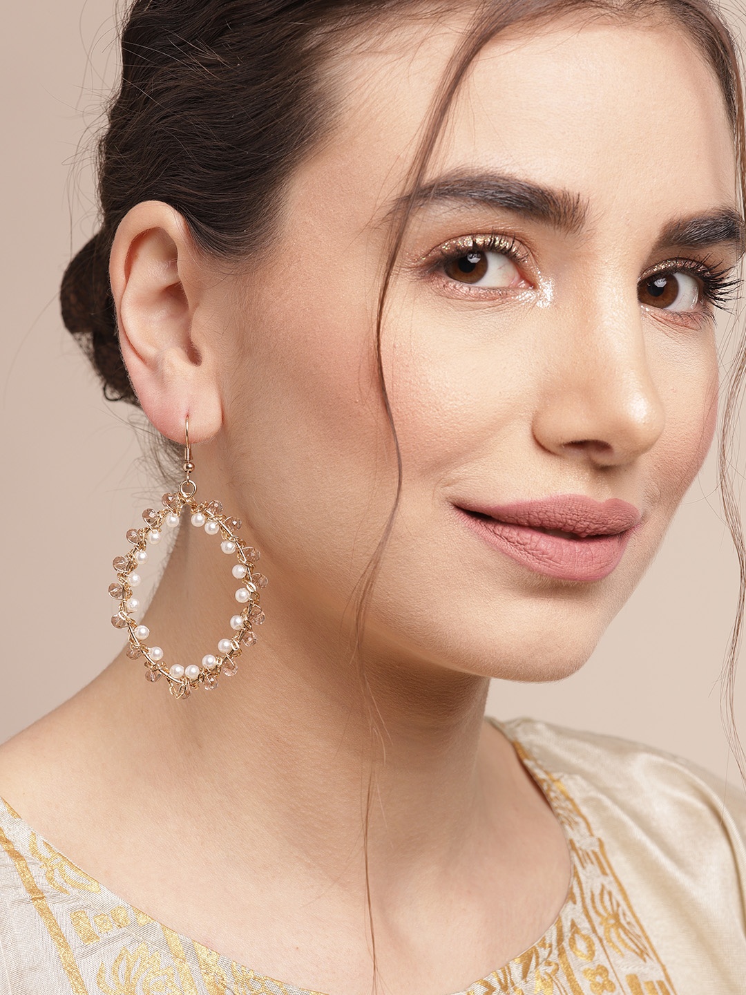 

Sangria Gold-Toned & Off White Leaf Shaped Link Detail Beaded Drop Earrings