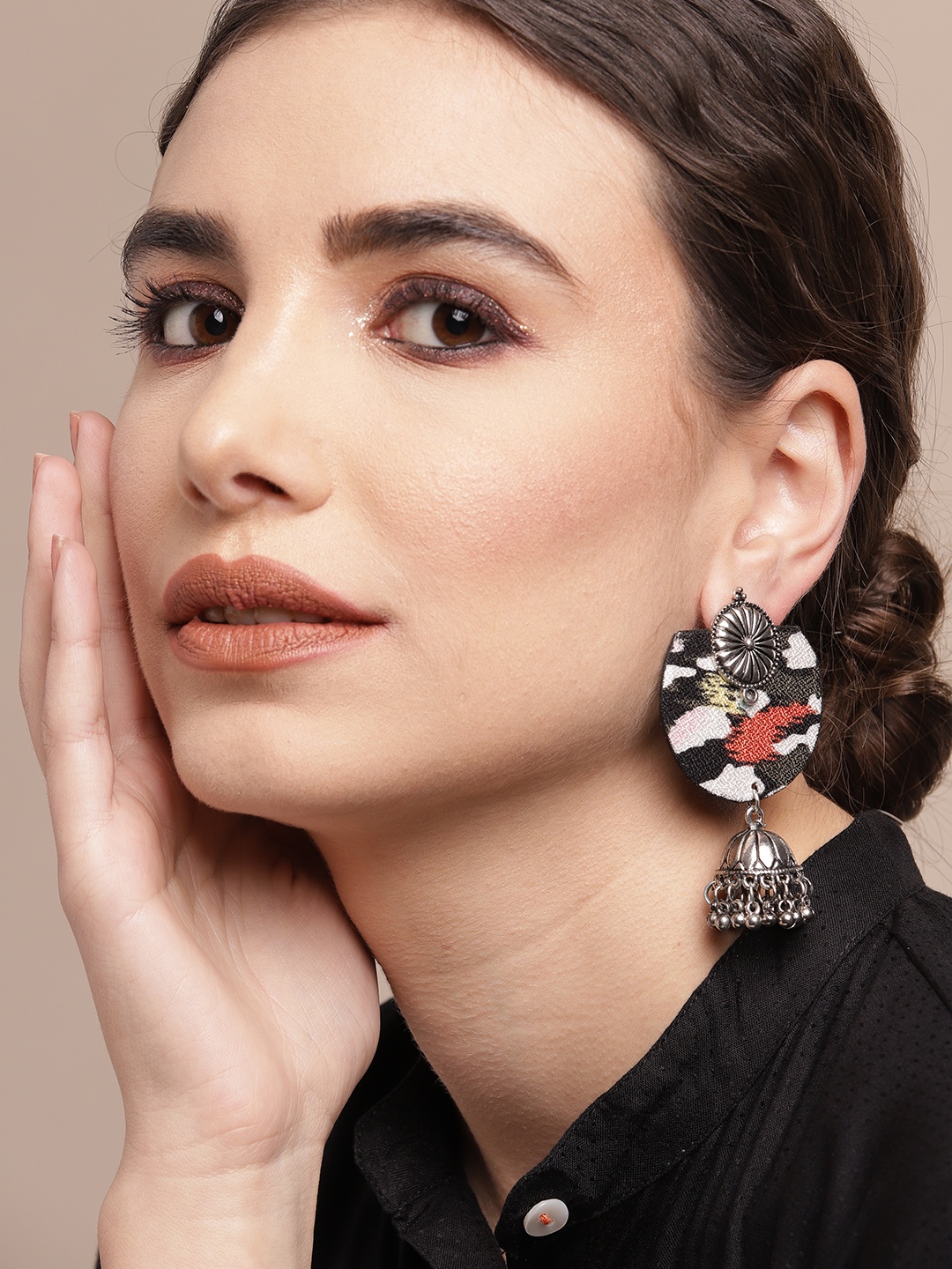 

Sangria Silver-Toned & Coral Oxydised Geometric Drop Earrings