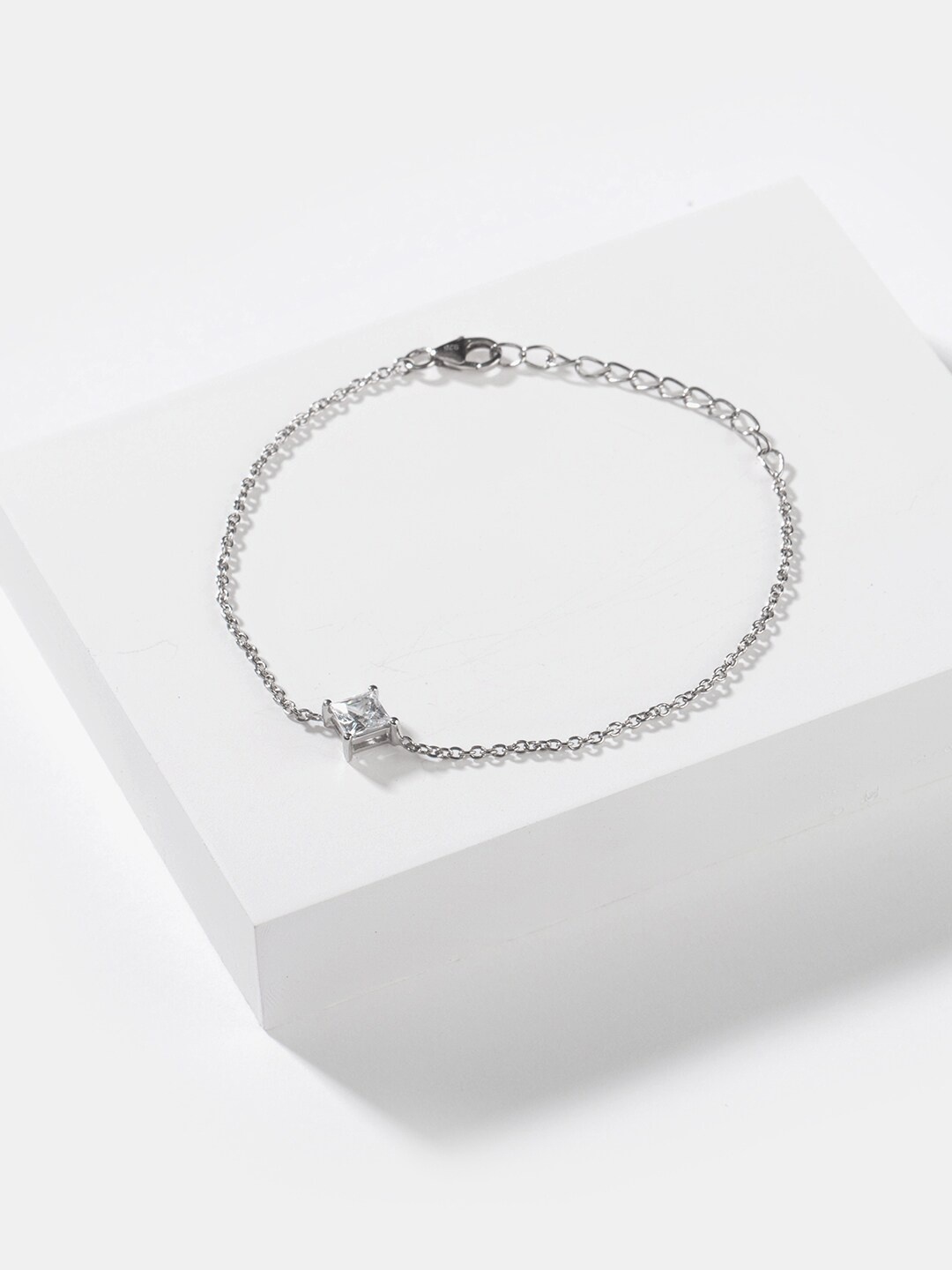 

SHAYA Women Silver-Toned Dusk Till Dawn Solitaire Bracelet