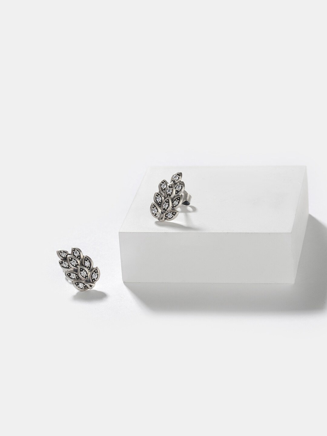 

SHAYA 925 Silver CZ Leaf Shaped Studs Earrings