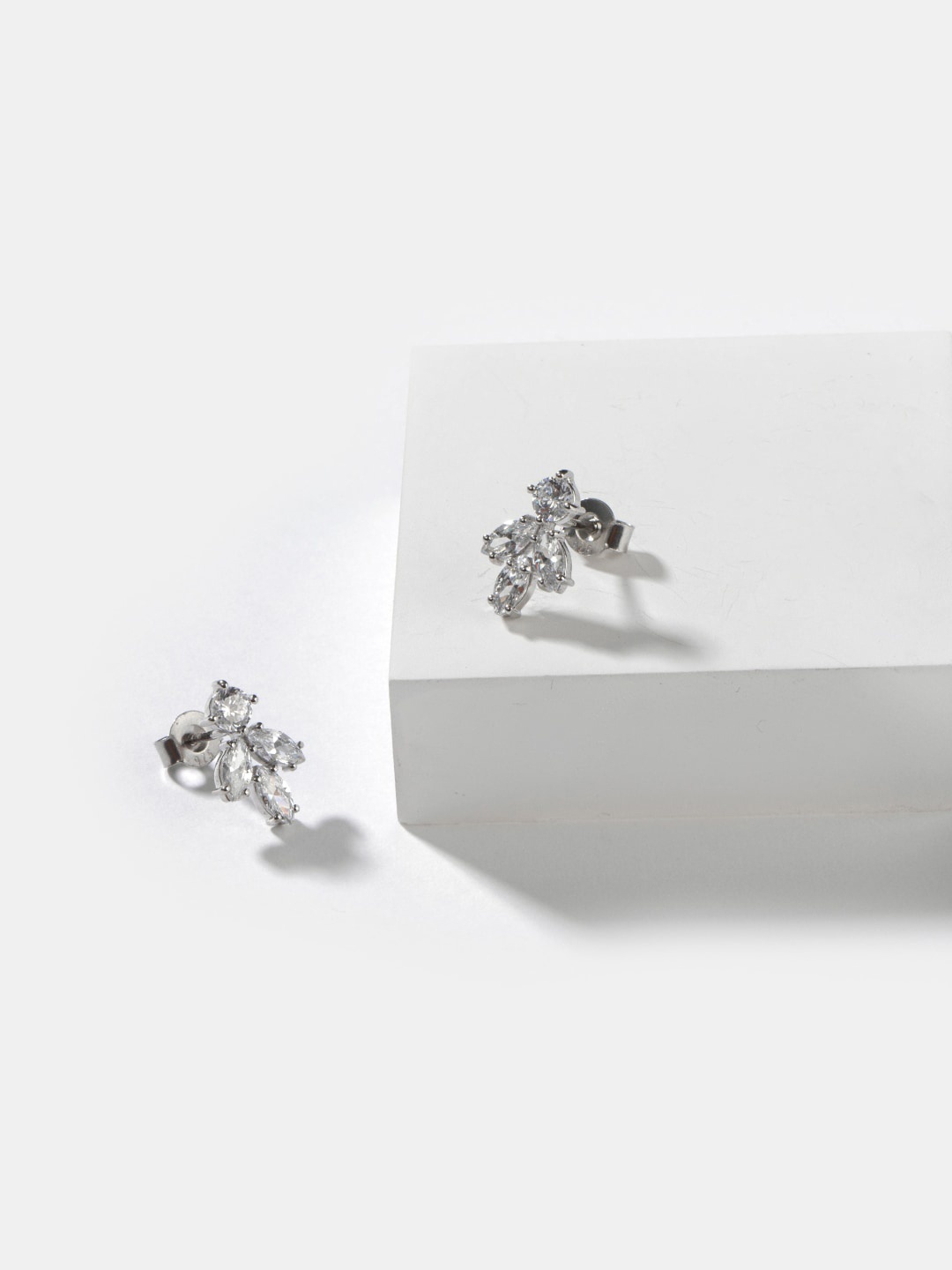 

SHAYA 925 Silver CZ Geometric Studs Earrings