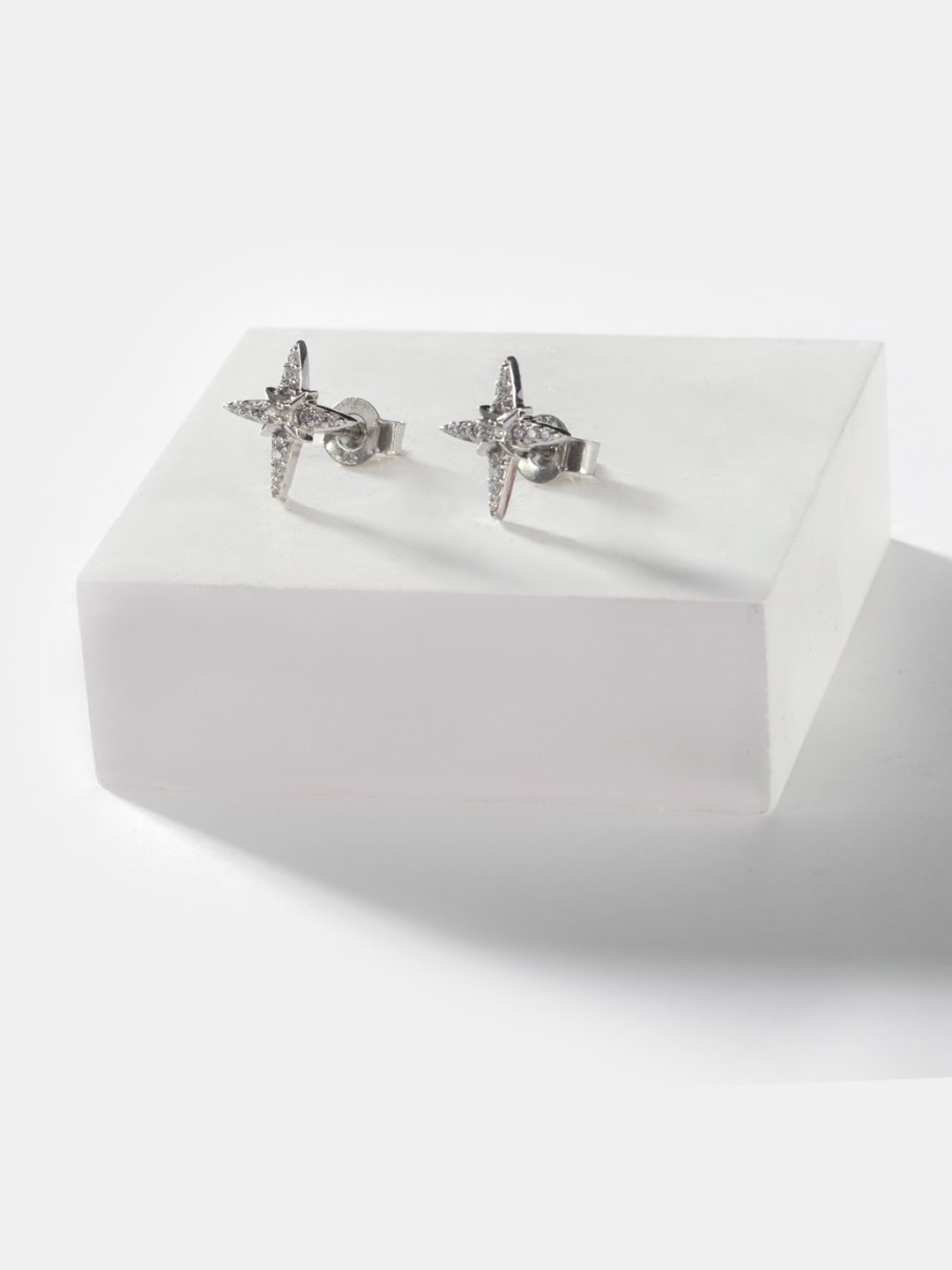 

SHAYA 925 Silver Geometric Studs Earrings