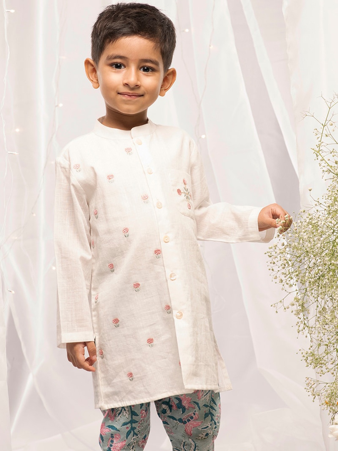 

Tiber Taber Boys White Regular Thread Work Pure Cotton Kurta with Pyjamas