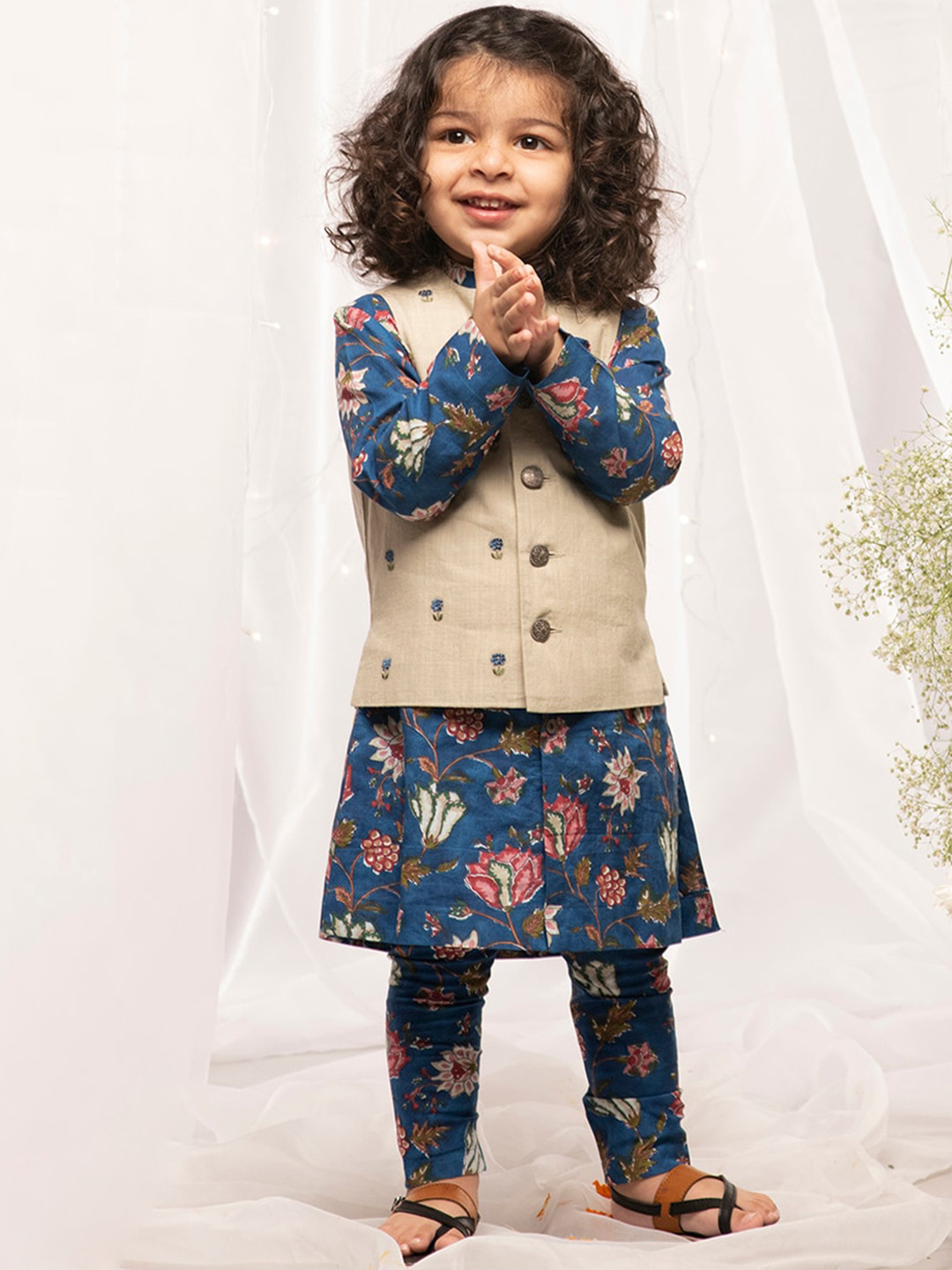

Tiber Taber Boys Blue Floral Printed Pure Cotton Kurta with Churidar & Jacket