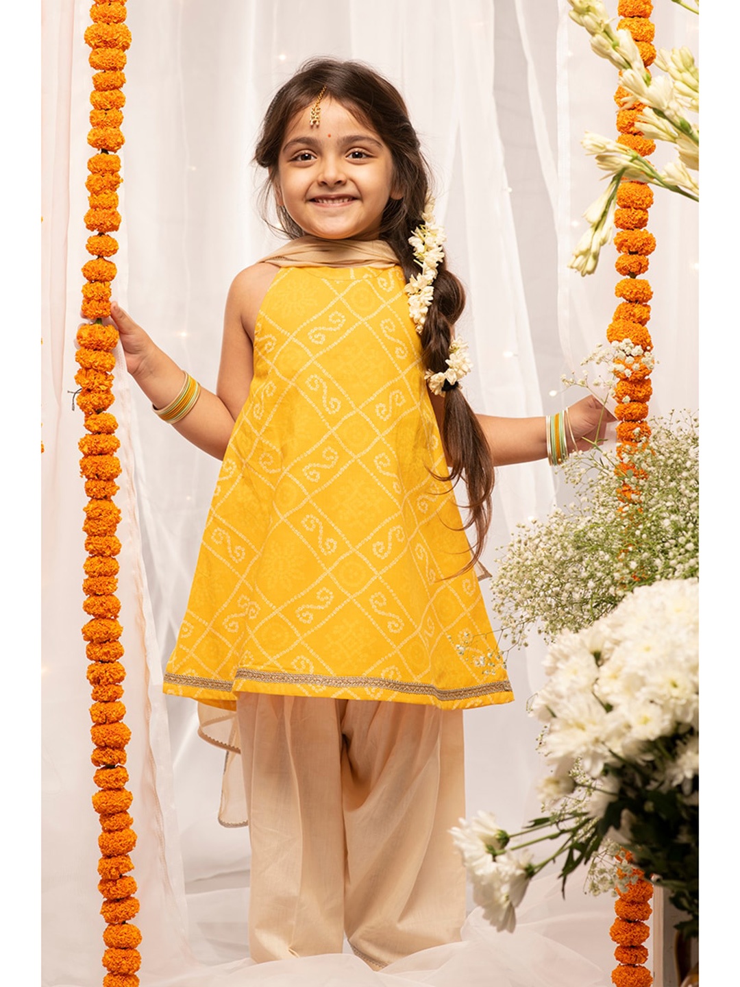 

Tiber Taber Girls Yellow Printed Pure Cotton Kurta with Churidar & Dupatta