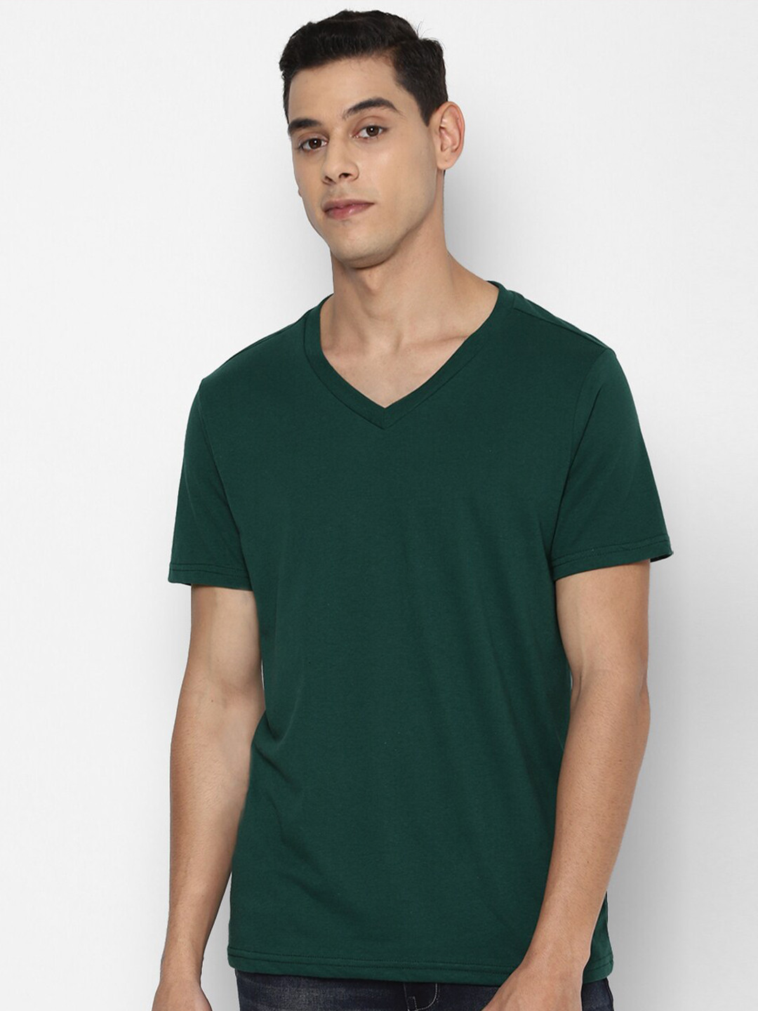 

FOREVER 21 Men Green Solid V-Neck T-shirt