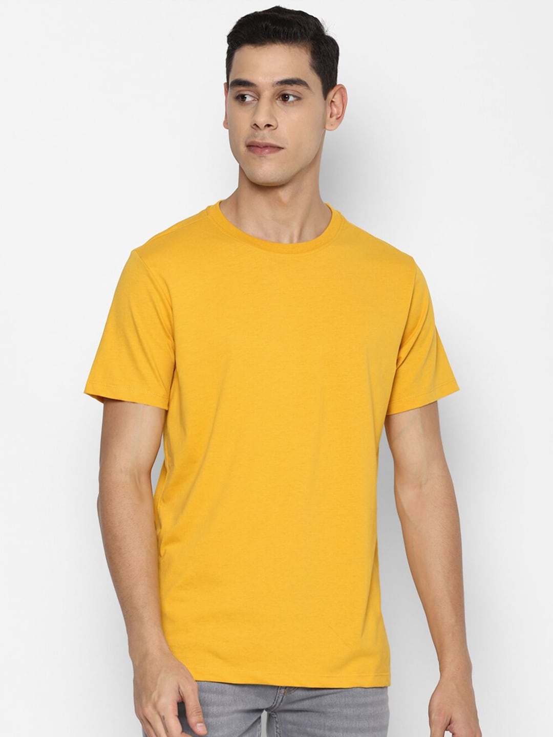 

FOREVER 21 Men Yellow Solid T-shirt