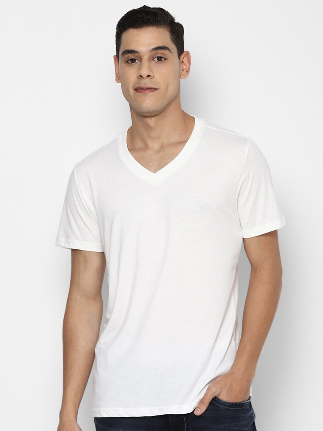 

FOREVER 21 Men White V-Neck T-shirt