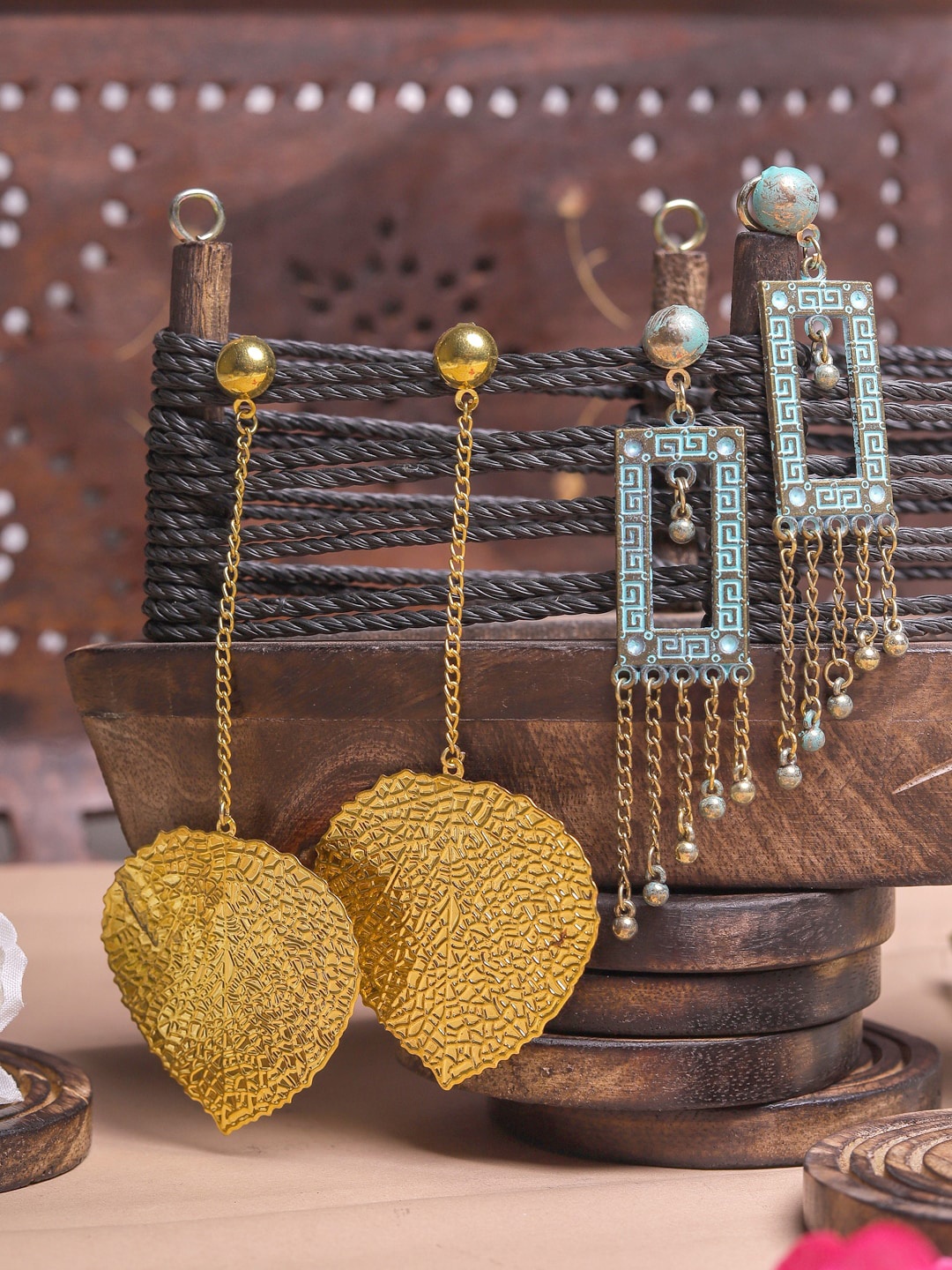 

DIVA WALK Gold-Toned Contemporary Drop Earrings