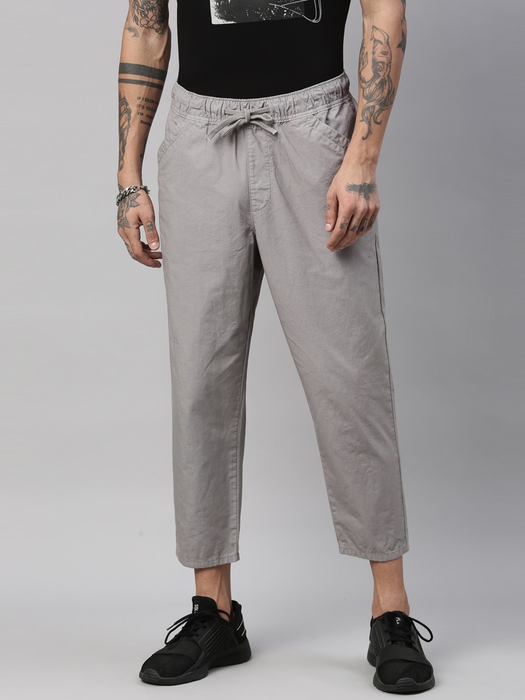 

Breakbounce Men Grey Pure Cotton Loose Fit Trousers