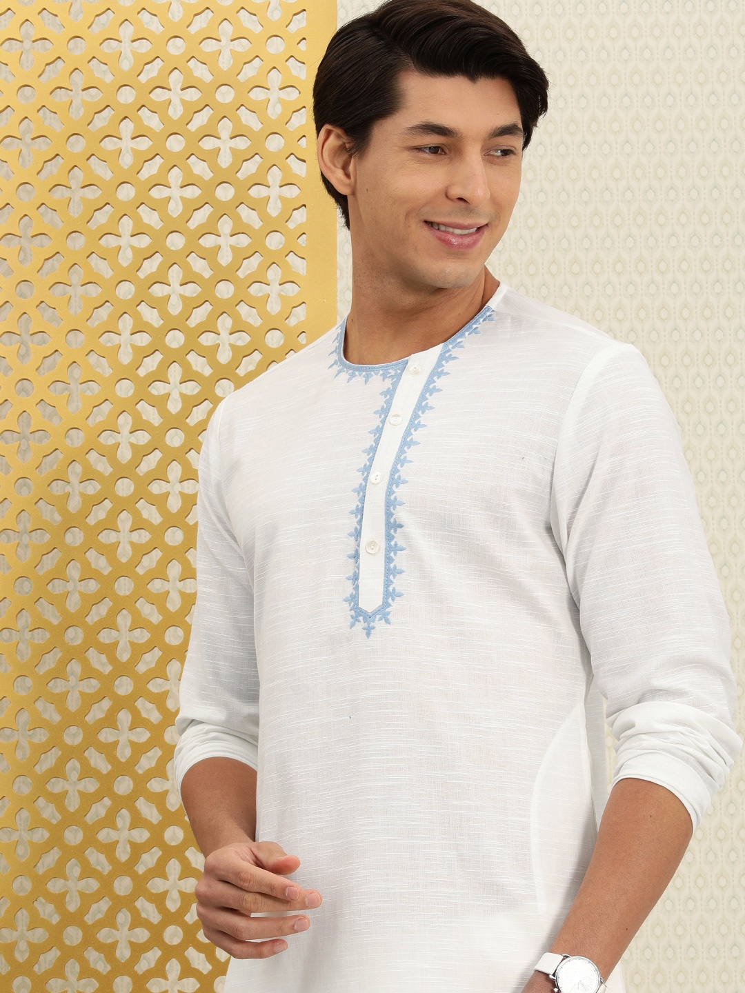 

House of Pataudi Men White Embroidered Pure Cotton Jashn Straight Kurta